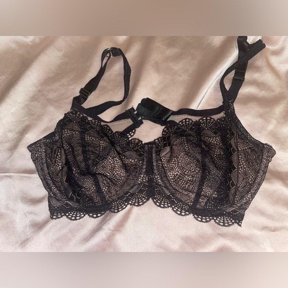 Elle MacPherson Black Lace Bra